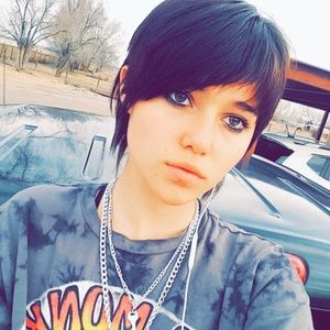 Meet your Posher, Heyyyitsiris